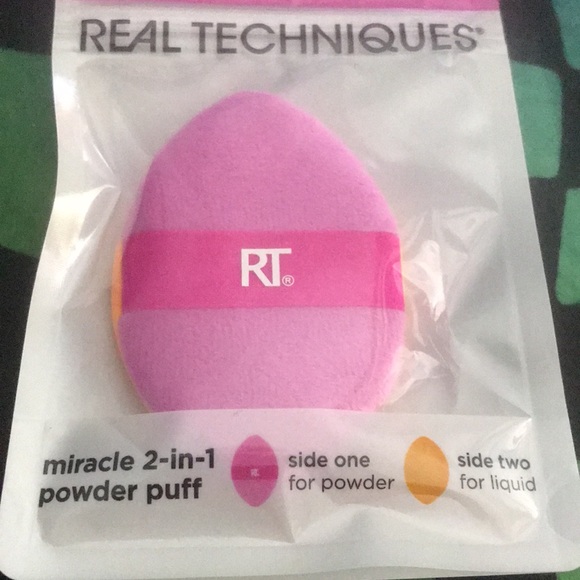 ✨🆕Real Techniques Miracle 2-In-1 Powder Puff/Liquid Makeup Puff!!💜✨ - Picture 2 of 14